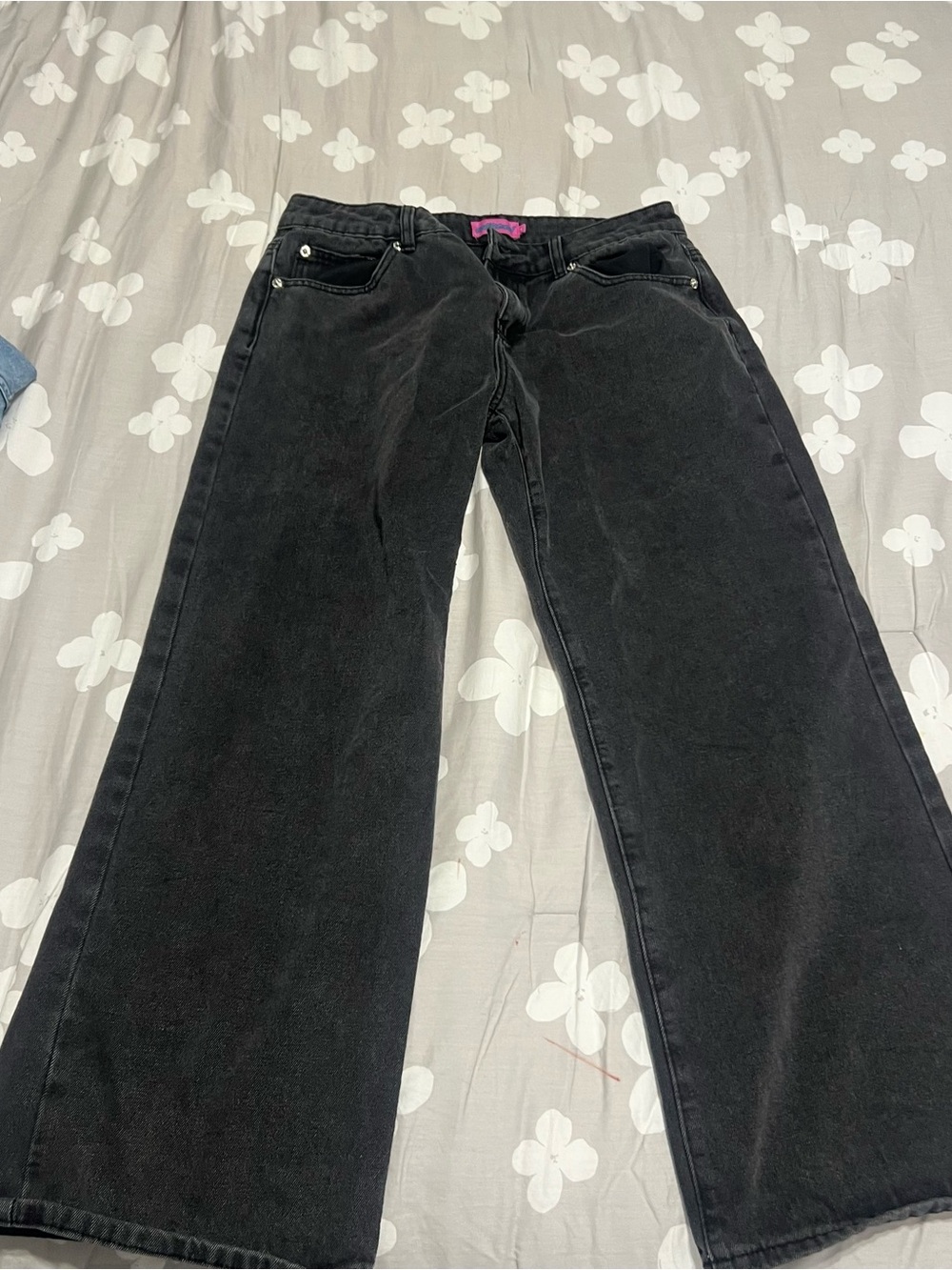 Edikted Black Wide-Leg Cropped Jeans with Subtle High Waist